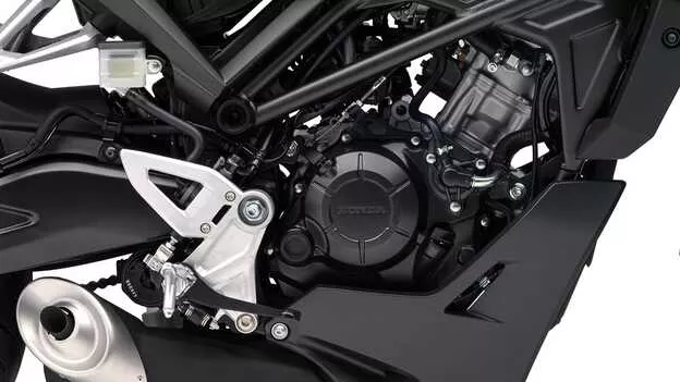 Η δύναμη στο προσκήνιο



Με τον κινητήρα DOHC 4V, το CB125R προσφέρει μια απολαυστική οδήγηση. Αυτή η μοτοσικλέτα δρόμου μπορεί να αποδώσει μέγιστη ισχύ 11 kW @ 10.000 rpm, με μέγιστη ροπή 11,6 Nm @ 8.000 rpm και ανταποκριτικό γκάζι χάρη στον ψεκασμό καυσίμου PGM-FI.