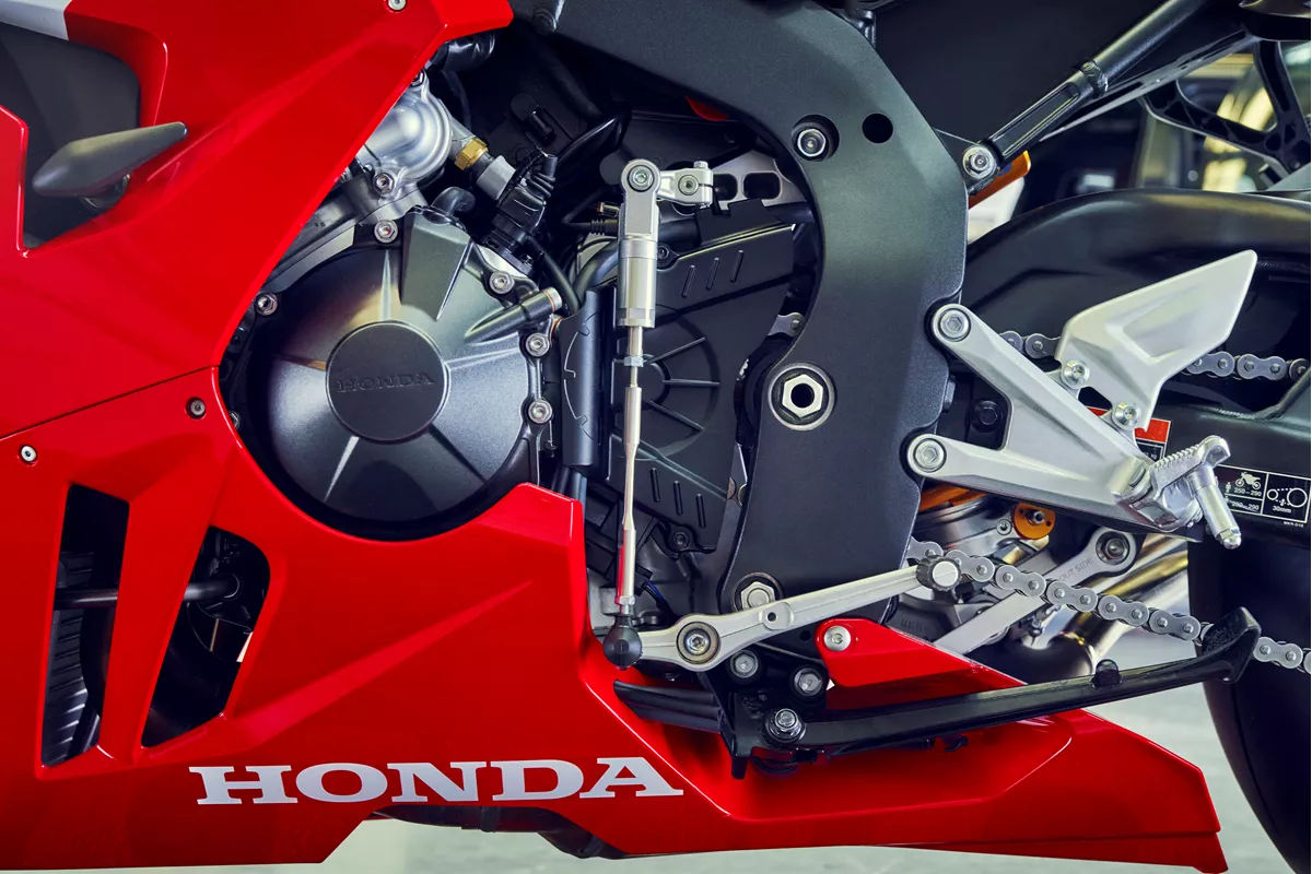 CBR1000RRR_To taxitero quick shifter