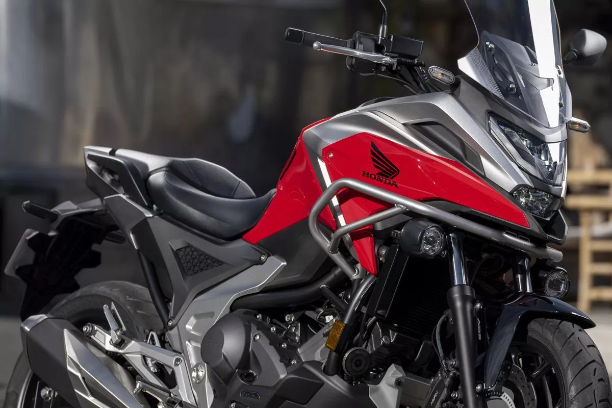NC750Xelafriteri kai eukolodigiti