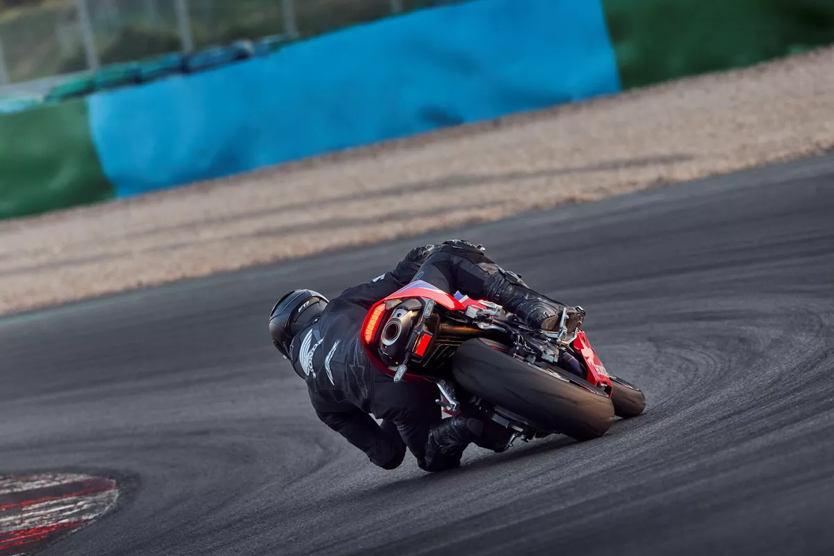 CBR600RR ilektroniko sistima diaxirisis BOSCH IMU 6-AXIS