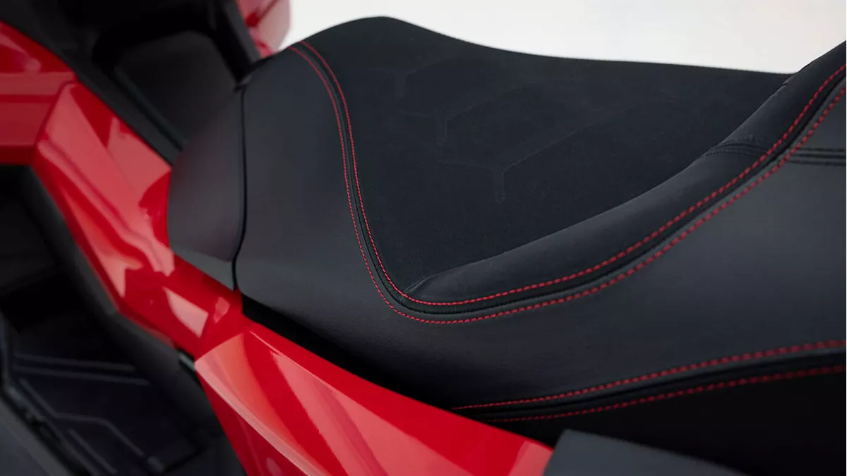 ADV350 2025 comfort seat