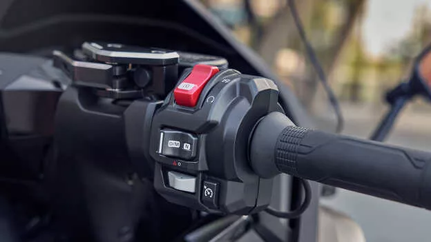 FORZA 750 cruise control ston stantar eksoplismo (1)