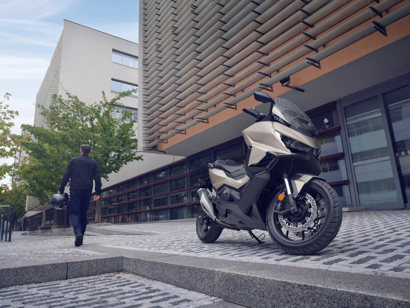 FORZA 750 teleutaio slider 2 (1)