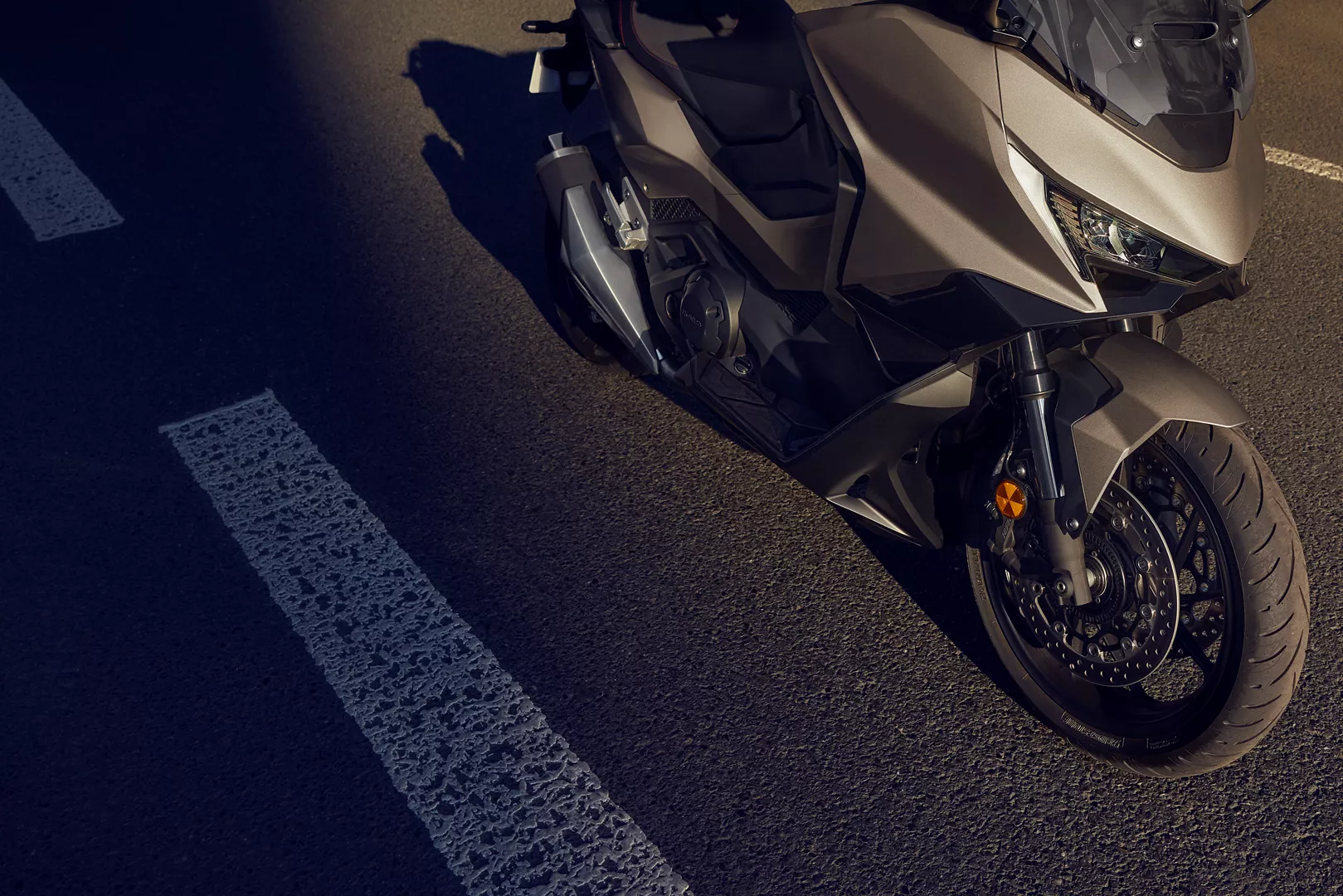 FORZA 750 teleutaio slider 3 (1)