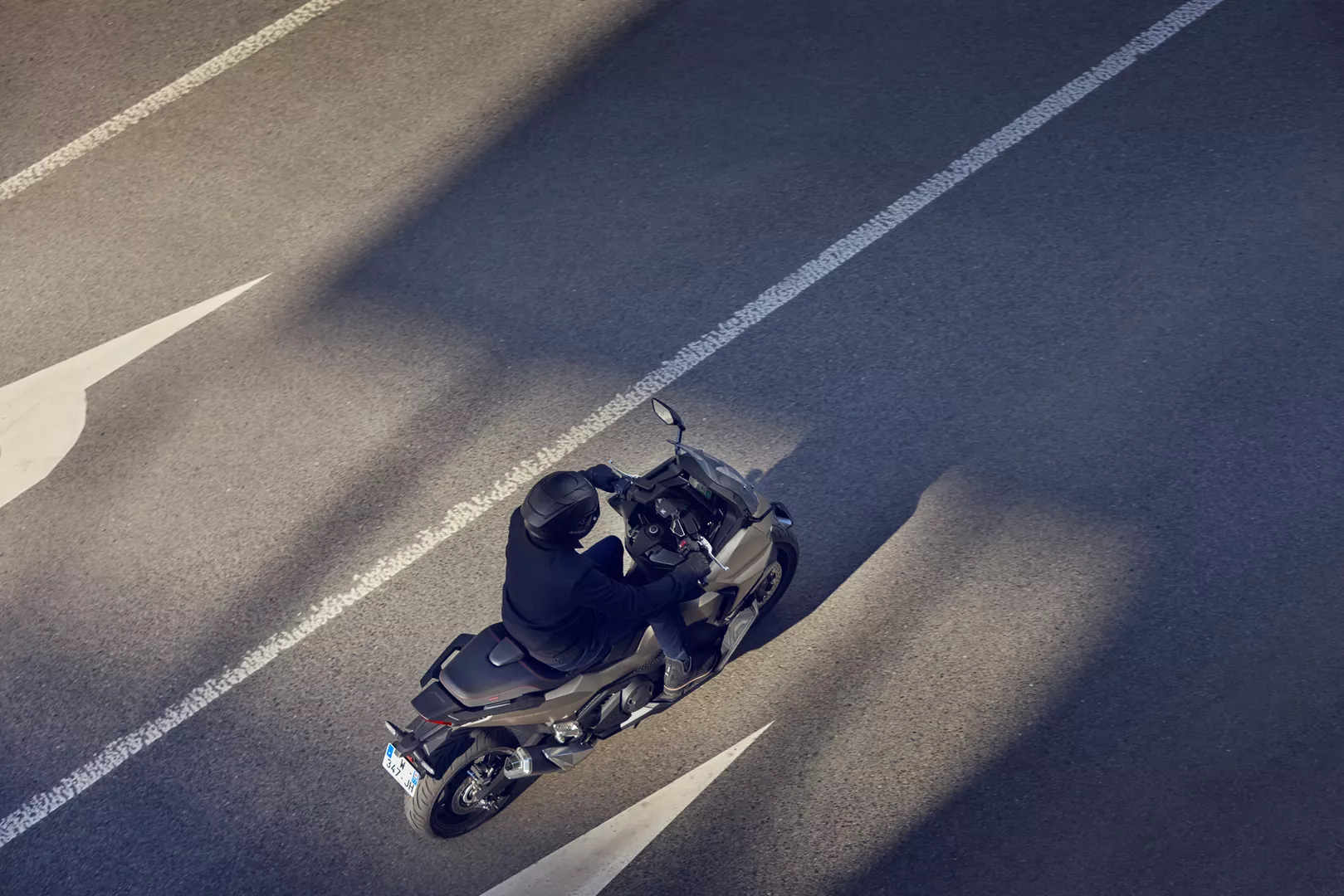 FORZA 750 teleutaio slider 4 (1)