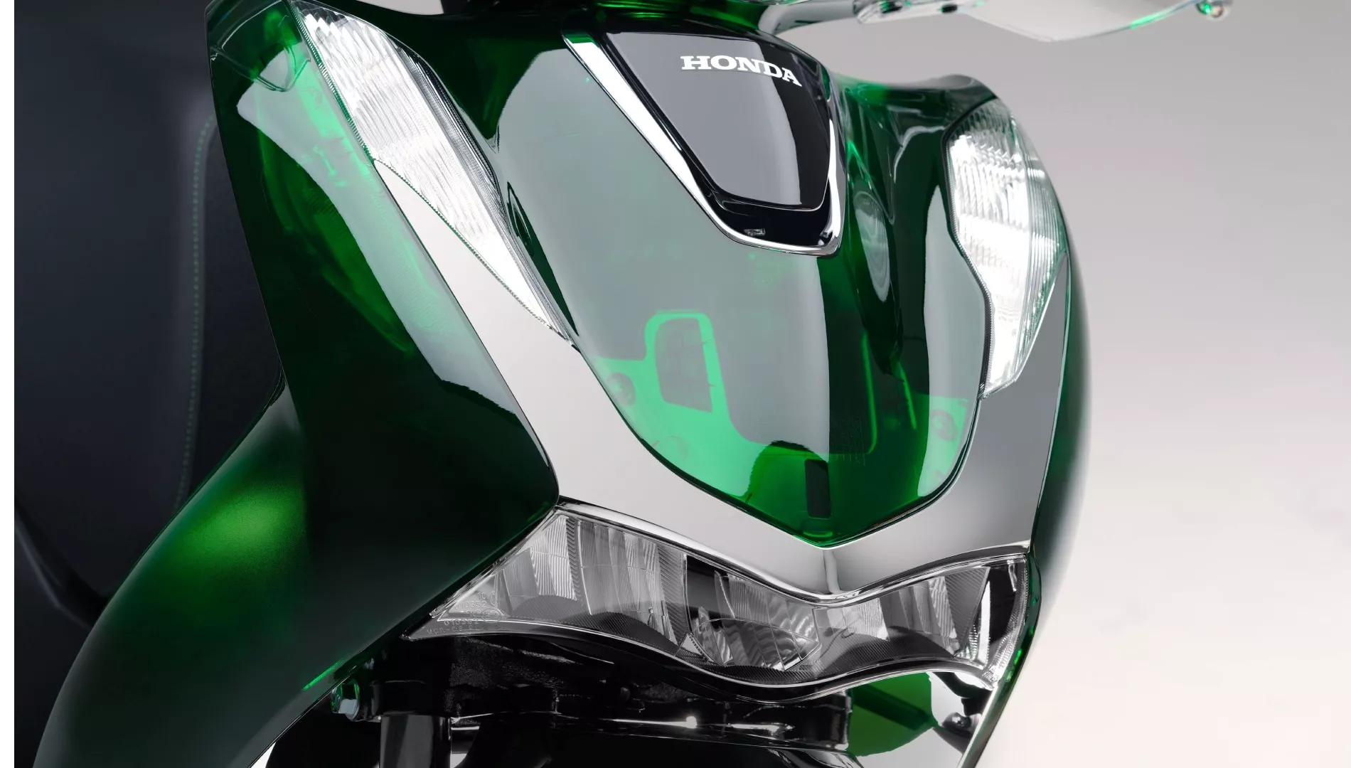 SH 125i monadiko vetro green slide 4