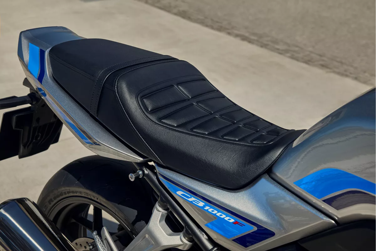 CB1000GT carousel_comfort